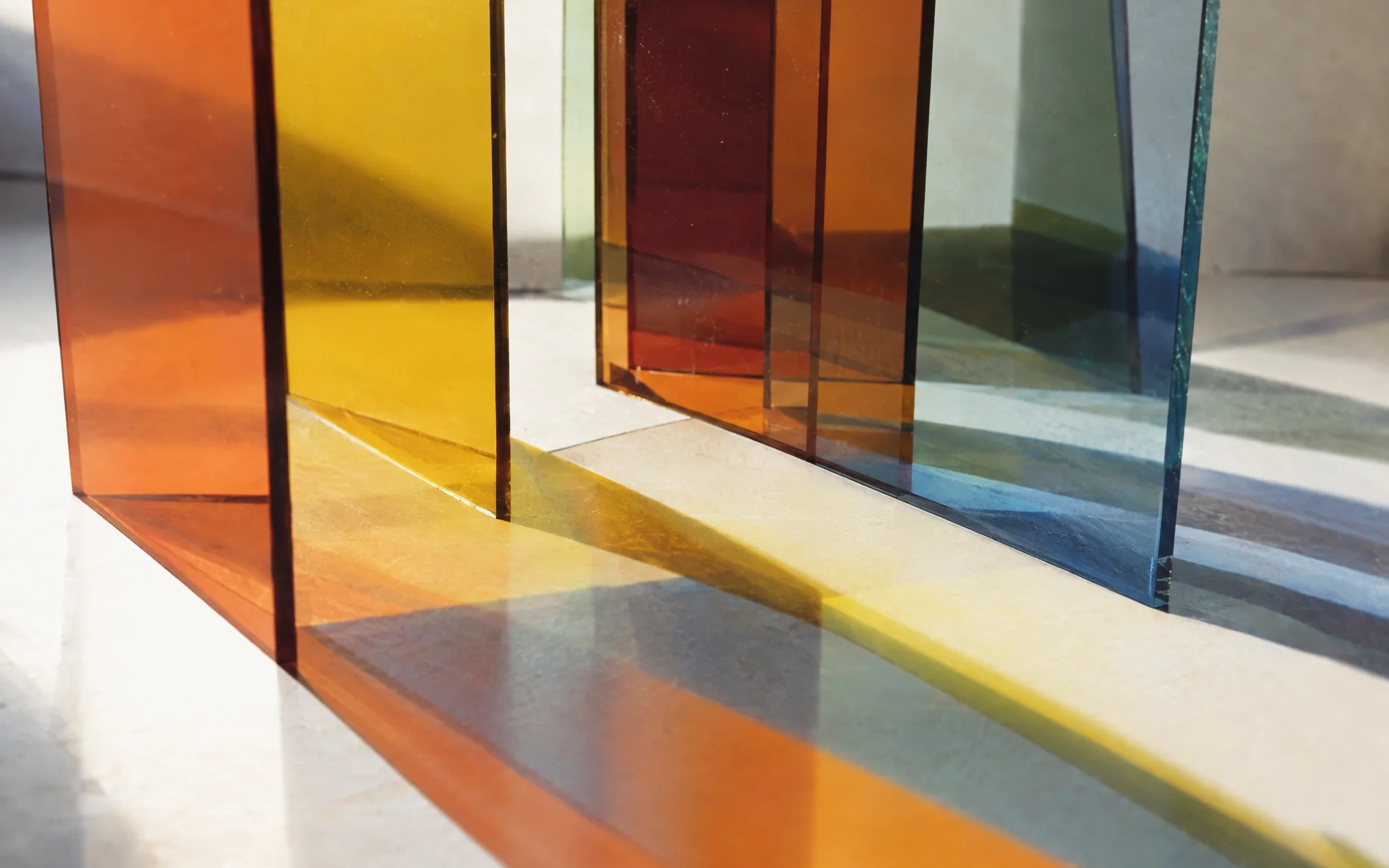 hyper-realistic glass panel
